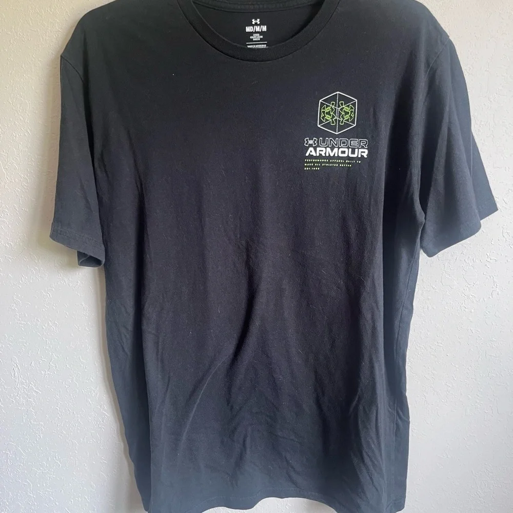 Men’s M Black Under Armour Loose Fit Athletic Casual Tee Shirt
